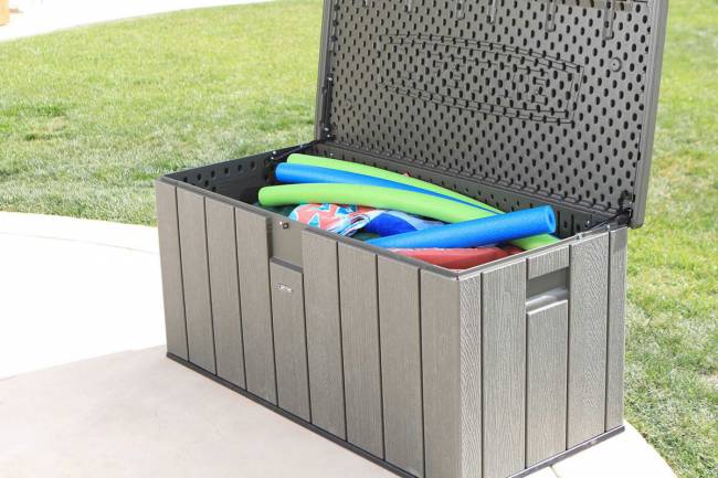 Сундук пластиковый WoodLook, 570 л, серый Сундук пластиковый WoodLook, 570 л, серый